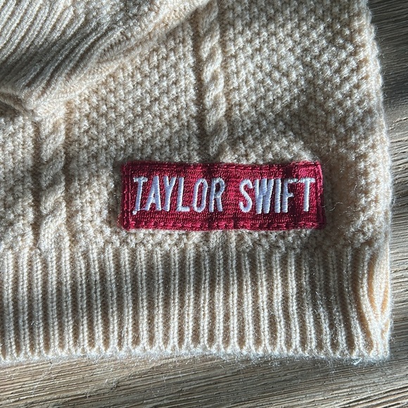 Taylor Swift Beige Red TV Stars Button Front Cardigan Swiftie Sweater - Picture 2 of 9